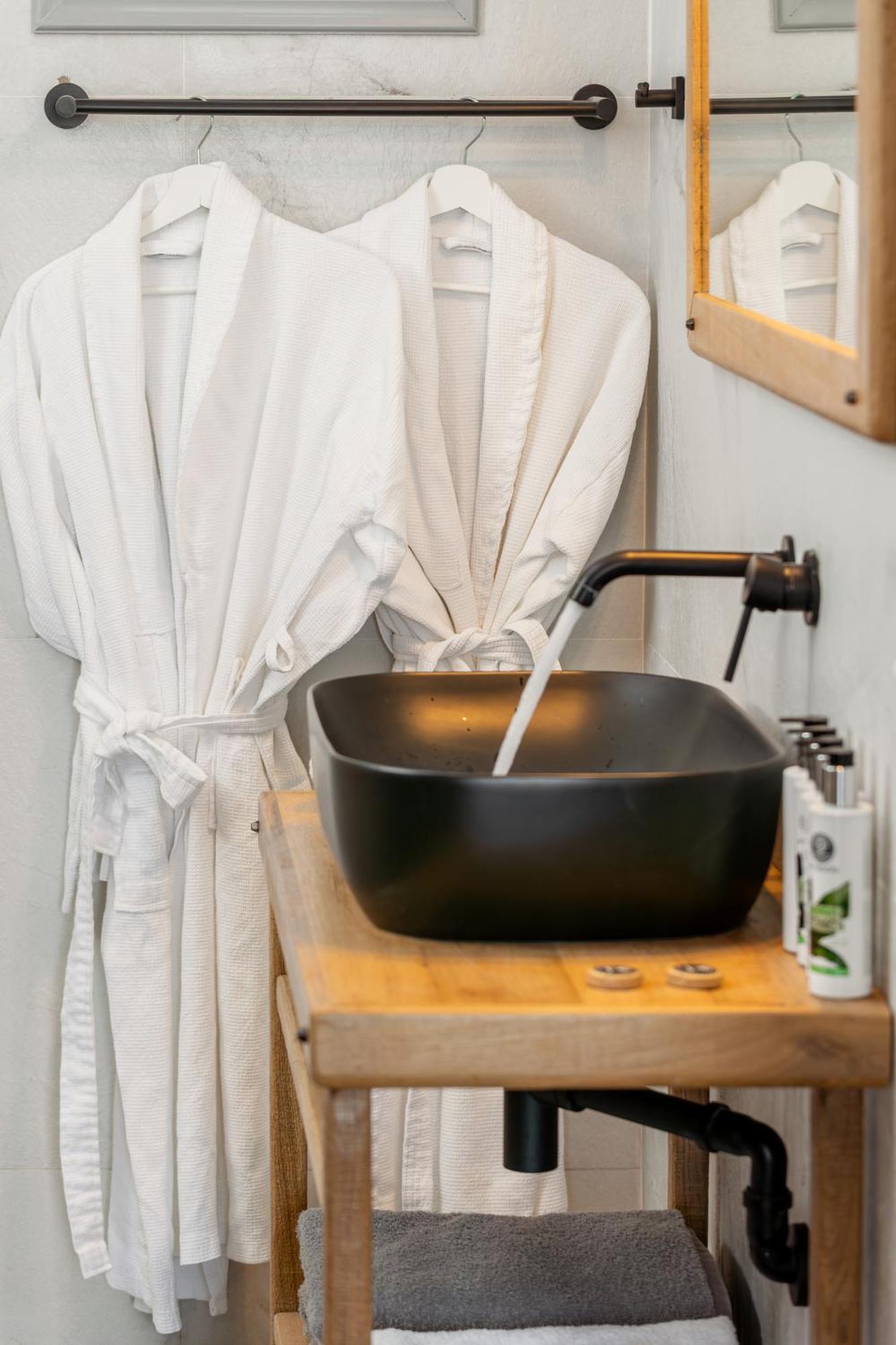 Thermes Luxury Villas And Spa (Adults Only) Megalochori  Extérieur photo